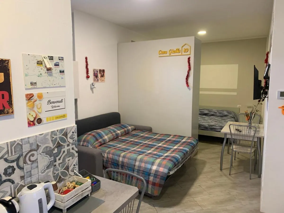 Casa Gialla 89 Garbagnate Milanese İtalya